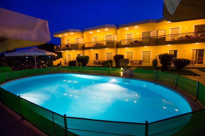 Vakis Aparthotel 3*